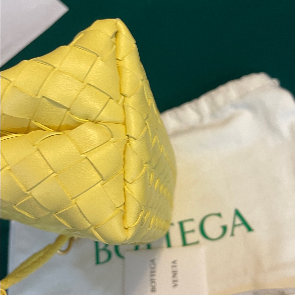 Bottega Veneta Lemon Yellow Intrecciato Shoulder Bag - Picture 6 of 7